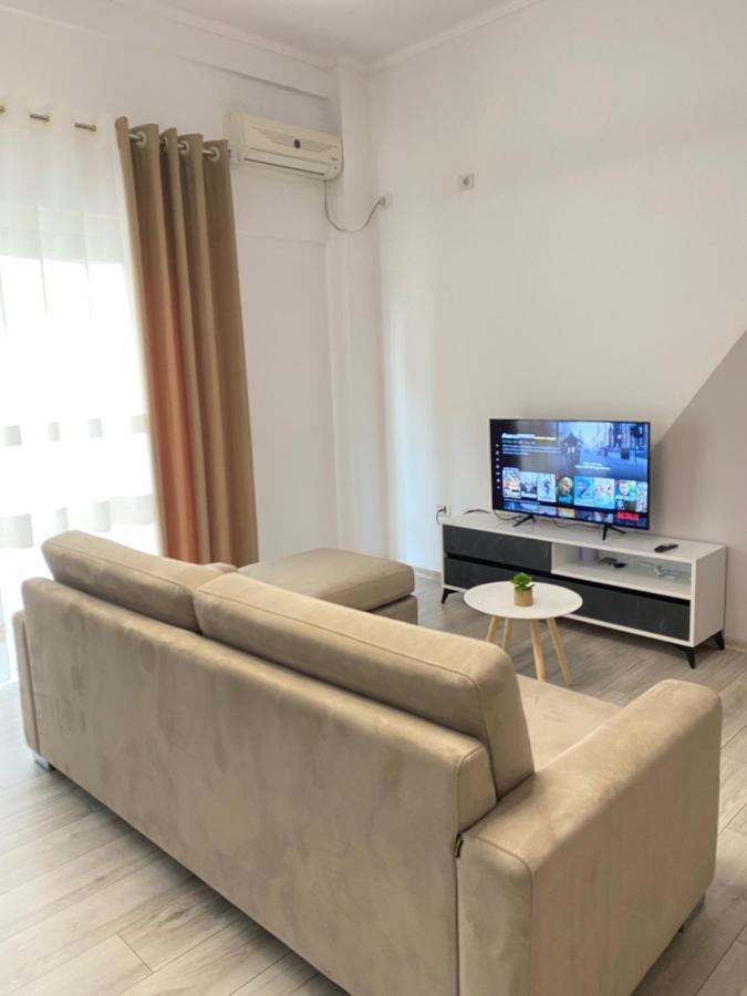 Newly Renovated One Bedroom Apartment In Тирана Екстериор снимка