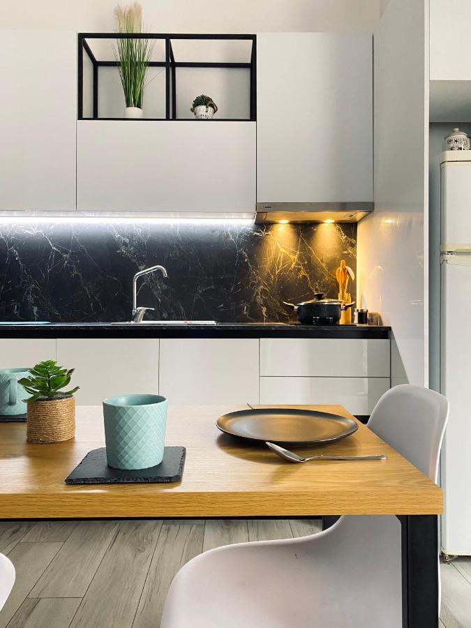 Newly Renovated One Bedroom Apartment In Тирана Екстериор снимка