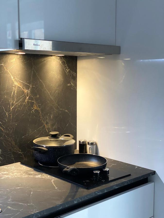 Newly Renovated One Bedroom Apartment In Тирана Екстериор снимка