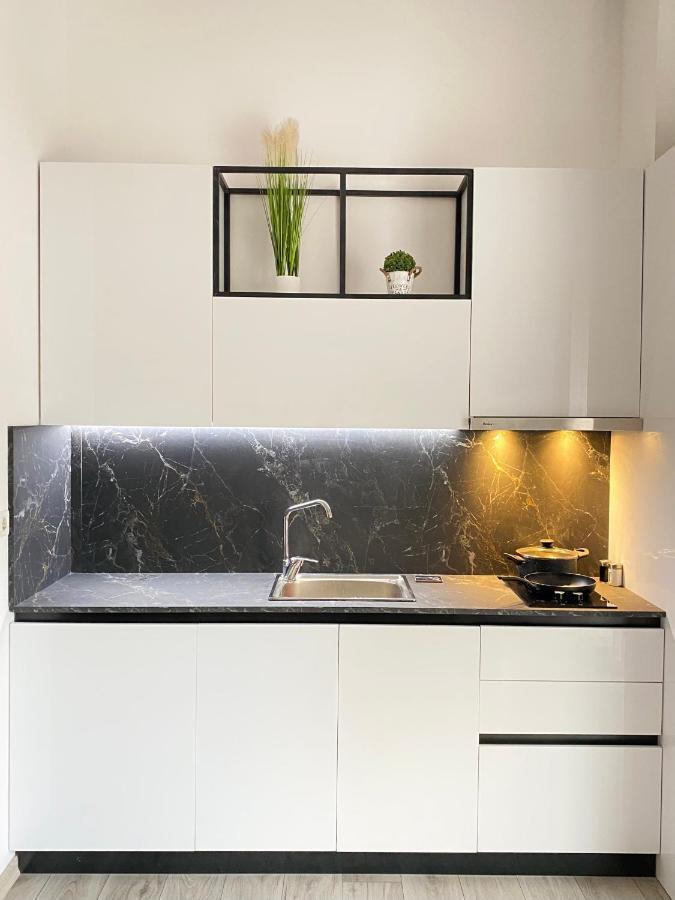 Newly Renovated One Bedroom Apartment In Тирана Екстериор снимка