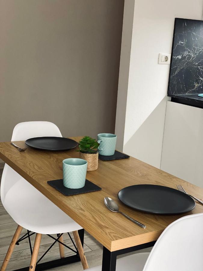 Newly Renovated One Bedroom Apartment In Тирана Екстериор снимка